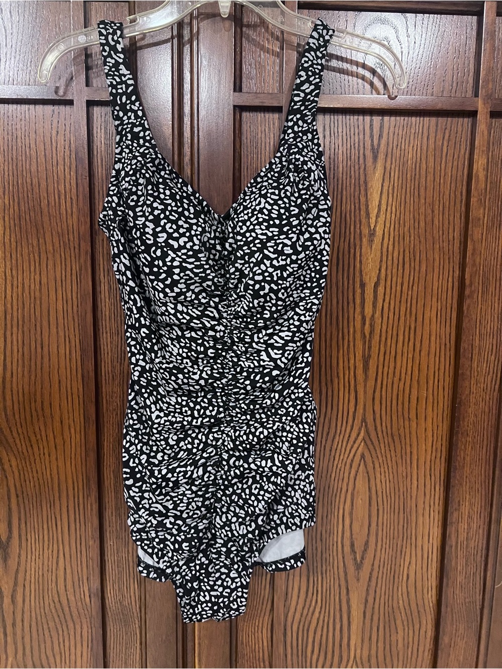 Miraclesuit Womens 6 One Piece Swimsuit Black Gray Animal Print Ruched Slimming